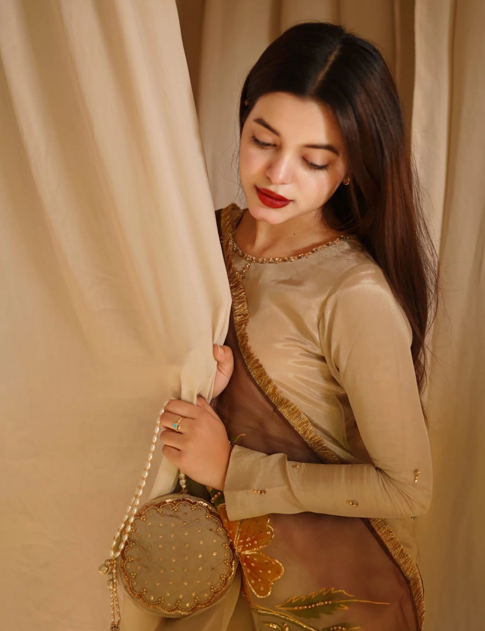 RJF054 Stitched Golden 3pc with potli